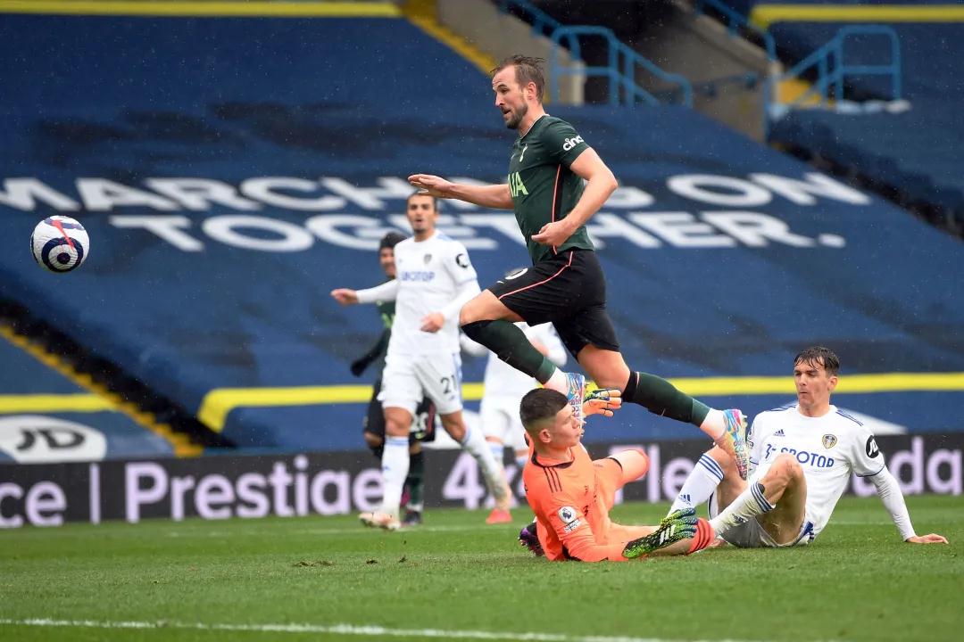 عربية تسلا الجديدةثورة في عالم السيارات الكهربائية