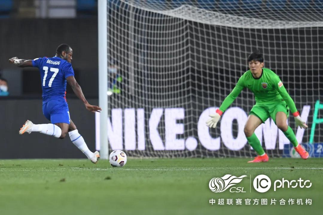 توتنهام ضد نوتنغهام فورستمواجهة مثيرة في الدوري الإنجليزي الممتاز