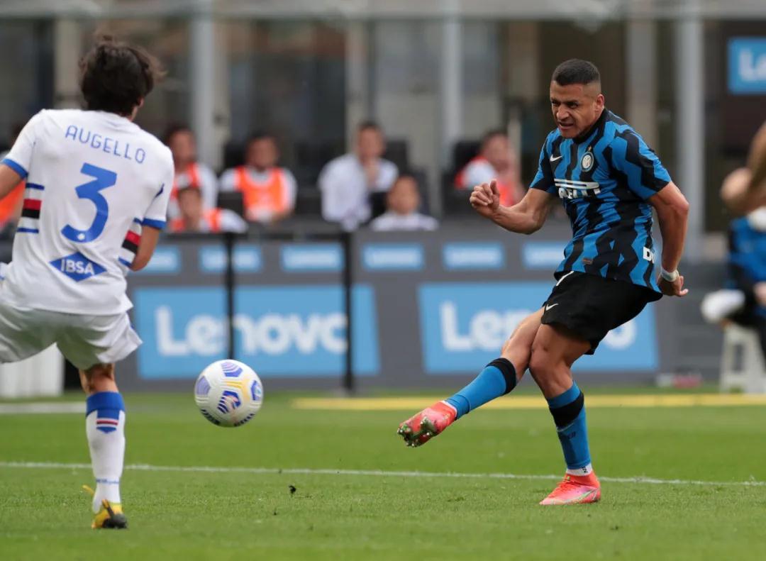 نفرتيتي ونفرتاريملكات مصر العظيمات