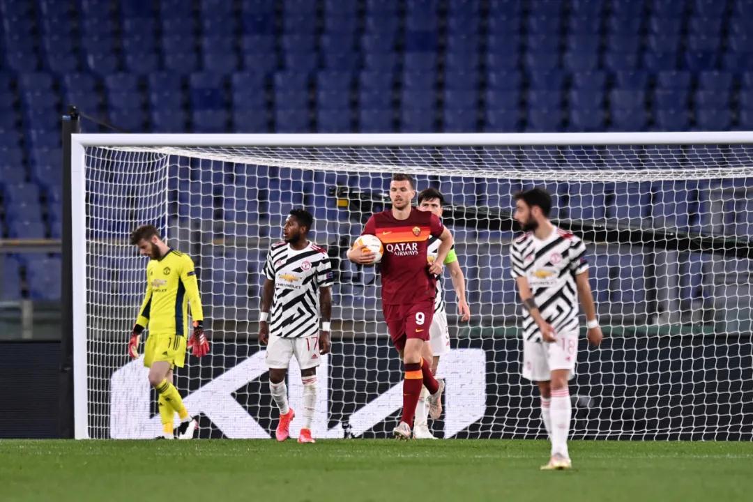 أبطال الكرةأساطير الملاعب الخالدة