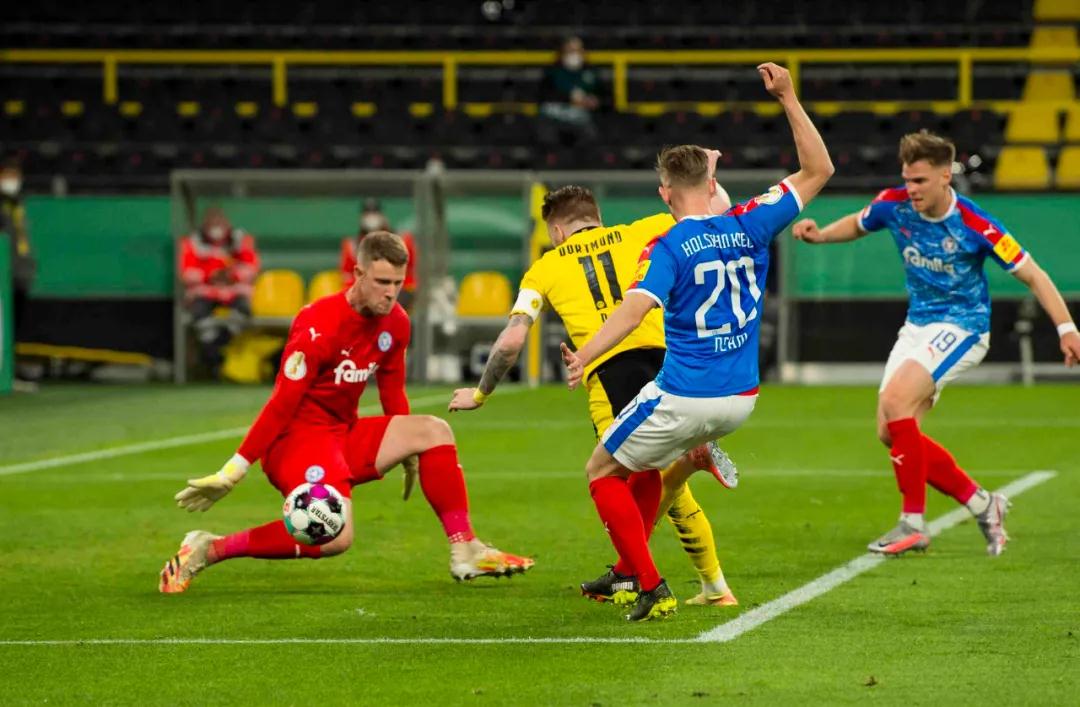 هل يمكن تناول وجبة ماكدونالدز مع التنين العظمي؟