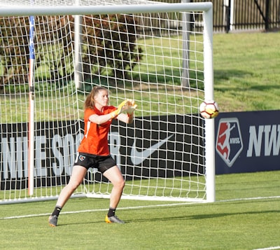 الأهلي والزمالك متى ستتوقف المنافسة؟